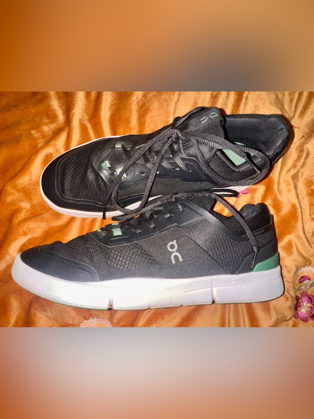 ON On cloud Running Men's Black Athletic Shoes with Green Accents Size 11.5 m.